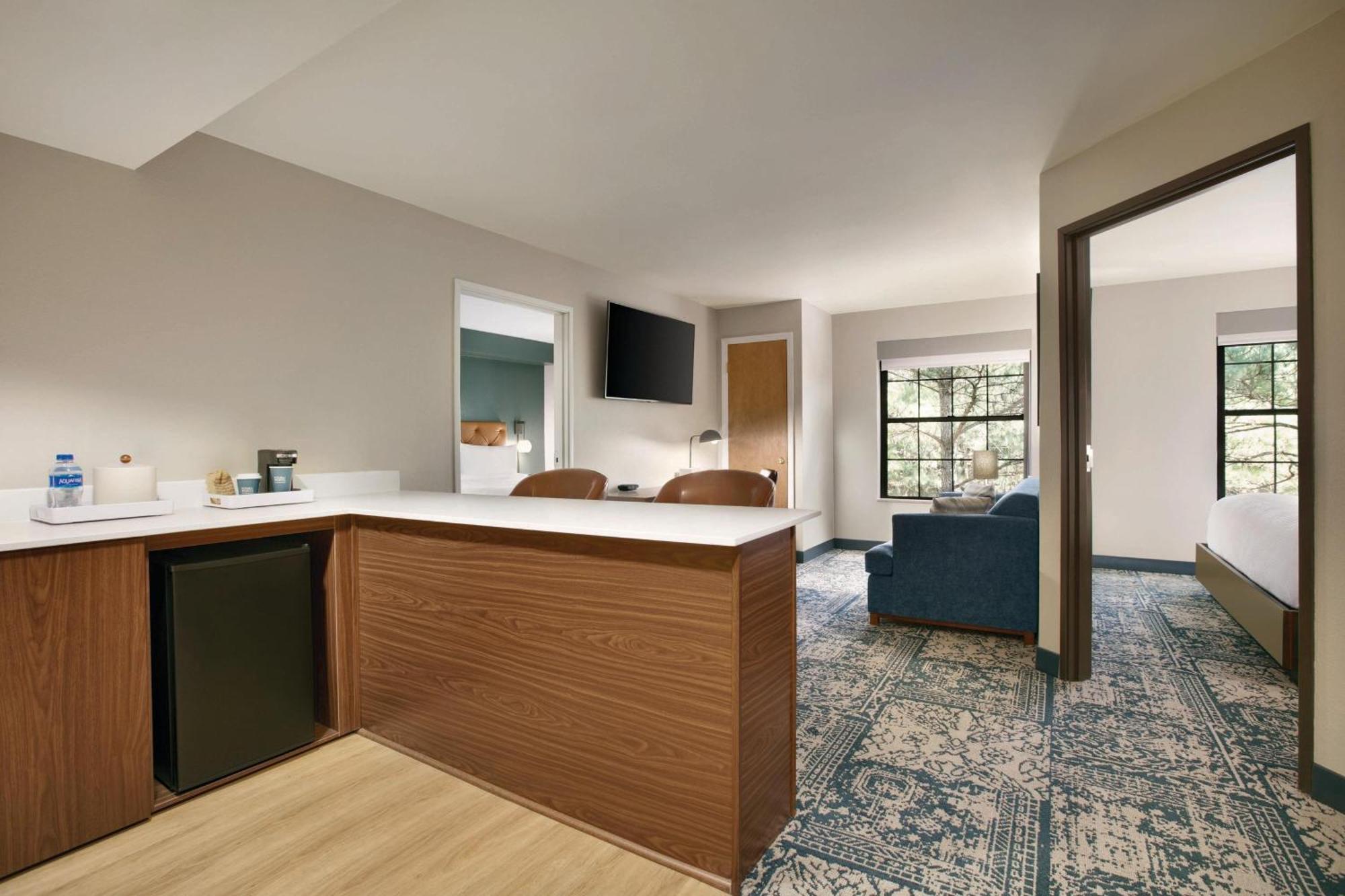 Four Points By Sheraton Raleigh Arena Exterior photo